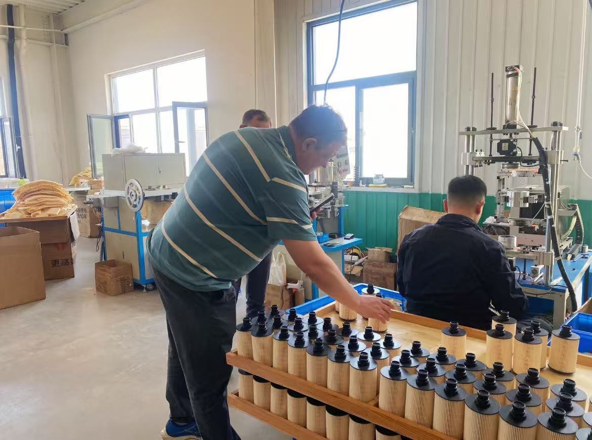 Os clientes russos visitam a fábrica do filtro Guohao
